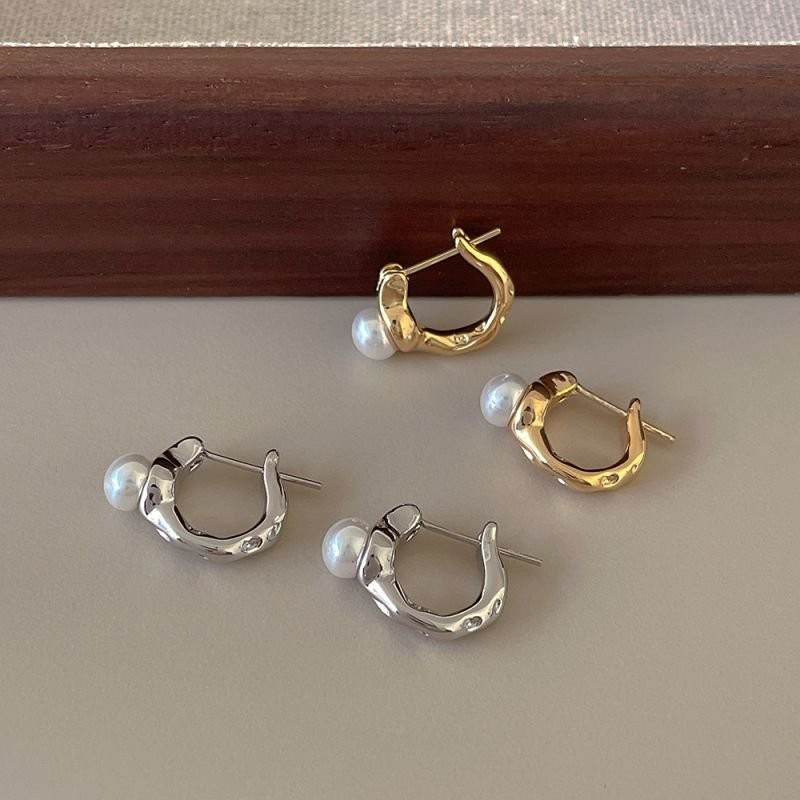 Серьги-полукольца с жемчугом серебристые CJC66290 Серьги-полукольца с жемчугом серебристые CJC66290