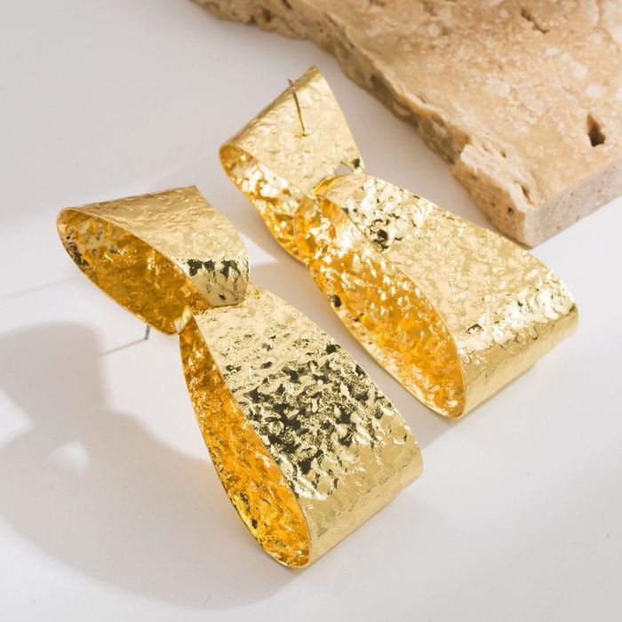 Массивные серьги-пусеты фактурные ленты CJM32047