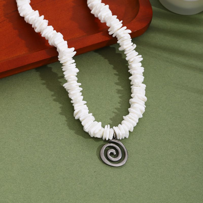 Бусы из натуральной ракушки с металлической подвеской в форме солнца CJN86127 Бусы из натуральной ракушки с металлической подвеской в форме солнца CJN86127