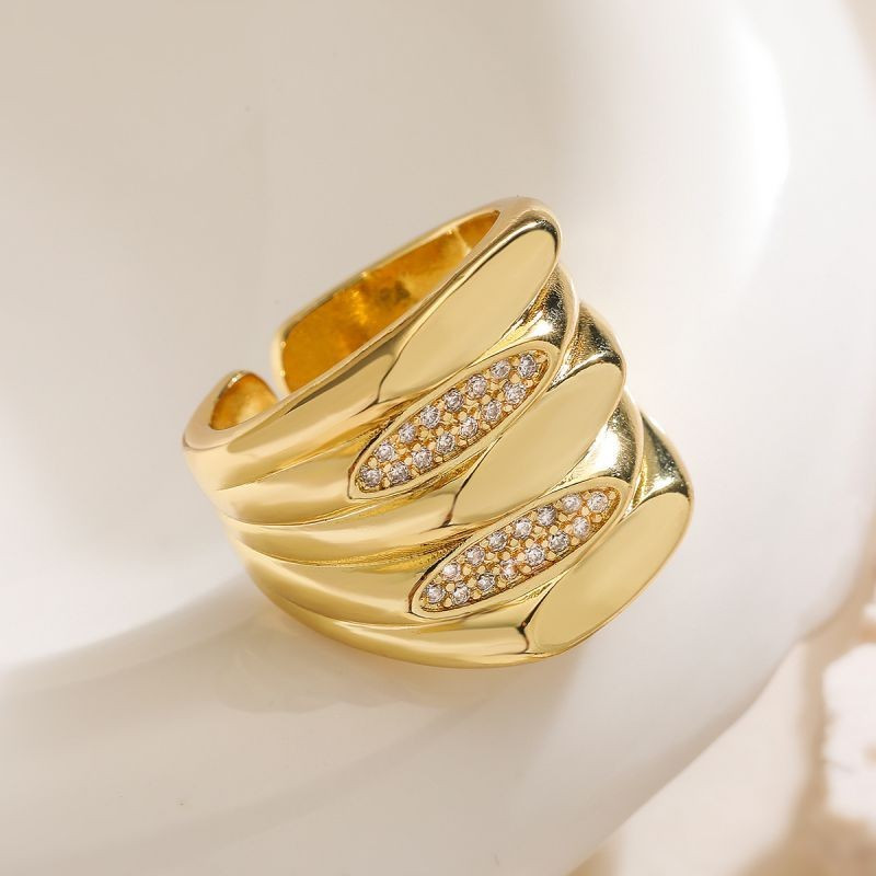 Незамкнутое кольцо с треугольным элементом и камнями CJJ20502