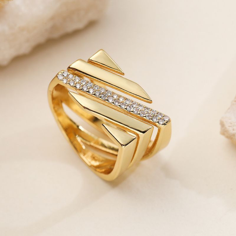 Незамкнутое кольцо с треугольным элементом и камнями CJJ20502