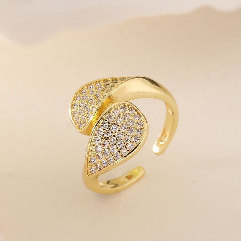 Незамкнутое кольцо с треугольным элементом и камнями CJJ20502