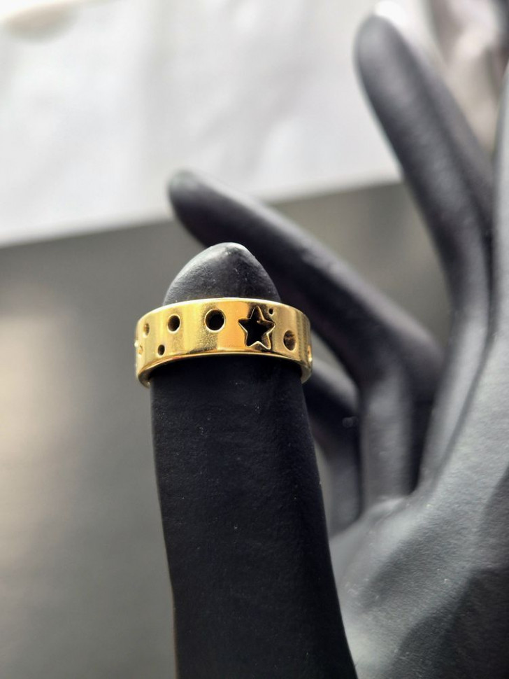 Широкое стальное кольцо с перфорацией J11367CJJ