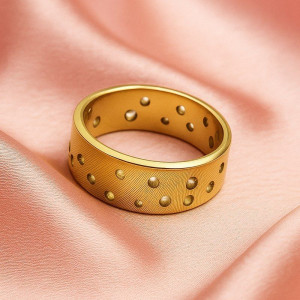 Широкое стальное кольцо с перфорацией J11367CJJ Широкое стальное кольцо с перфорацией J11367CJJ