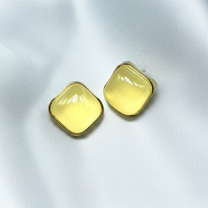 Серьги-гвоздики квадратные с цветной вставкой J10470CJJ Серьги-гвоздики квадратные с цветной вставкой J10470CJJ