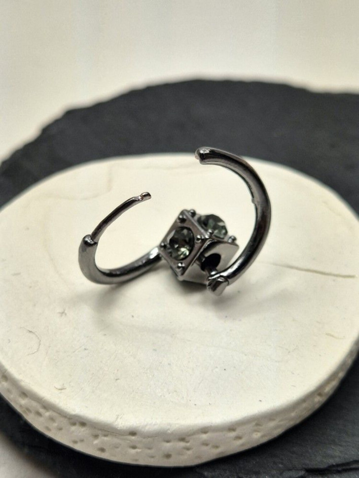 Серьги ювелирный сплав с серебряным гвоздиком J10439CJJ Серьги ювелирный сплав с серебряным гвоздиком J10439CJJ