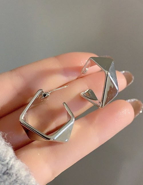 Крупные квадратные серьги-конго с острыми гранями L74411 Крупные квадратные серьги-конго с острыми гранями L74411