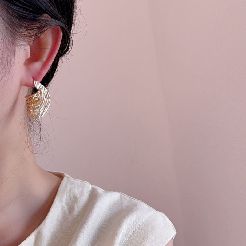 Массивные серьги-пусеты витые кольца CJP97373