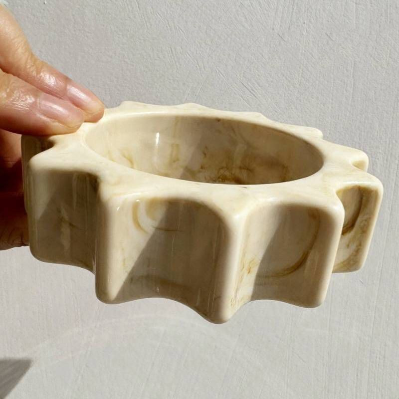 Браслет жесткий массивный с декором в виде ракушек и жемчуга CJQ05875