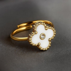 Кольцо со светлой эмалевой вставкой клевер 1J12075CJJ Кольцо со светлой эмалевой вставкой клевер 1J12075CJJ