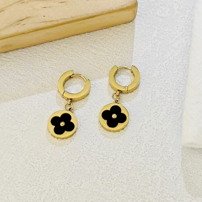 Стальные серьги-кольца конго с черными подвесками-клевером J10207CJJ