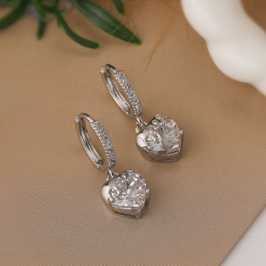Серебристые серьги-кольца с гранеными сердцами N99072