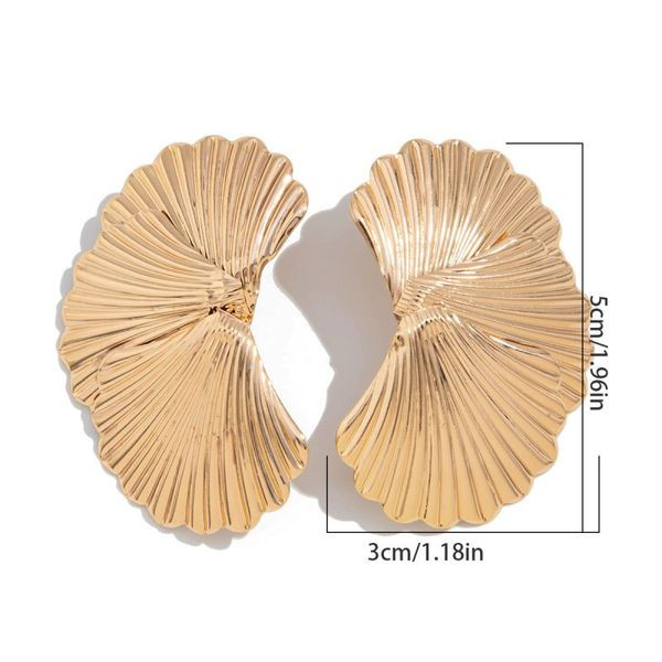 Стильные серьги-пусеты Серебристое плиссе CJL23029