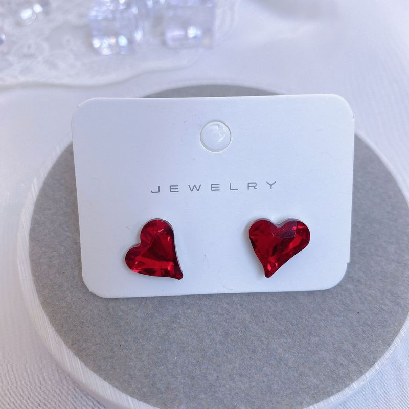Страстные серьги-пусеты алые сердца 1J11831CJJ Страстные серьги-пусеты алые сердца 1J11831CJJ