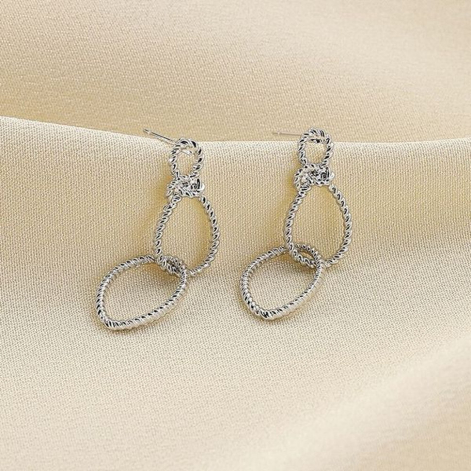 Серьги пусеты из переплетенных фактурных колец CJH38172