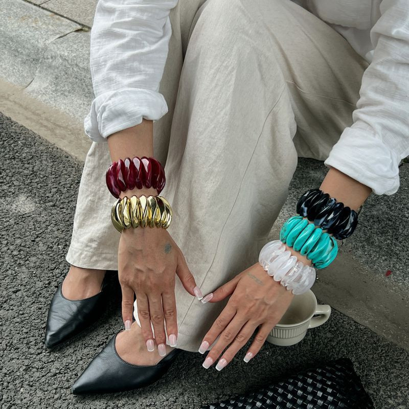 Браслет жесткий сегментированный с граненым рельефом CJP36141