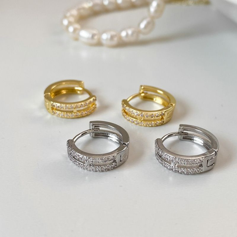 Маленькие двойные серьги-кольца с дорожками стразов CJH12149
