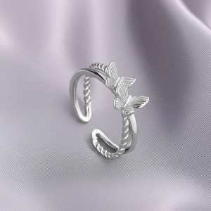 Кольцо с силуэтами бабочек и фианитами 1J11928CJJ Кольцо с силуэтами бабочек и фианитами 1J11928CJJ