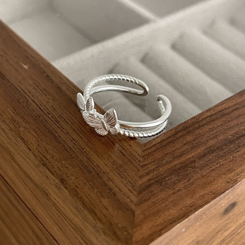 Кольцо с силуэтами бабочек и фианитами 1J11928CJJ Кольцо с силуэтами бабочек и фианитами 1J11928CJJ