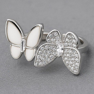 Кольцо с бабочками из перламутра и фианитов 1J12076CJJ Кольцо с бабочками из перламутра и фианитов 1J12076CJJ