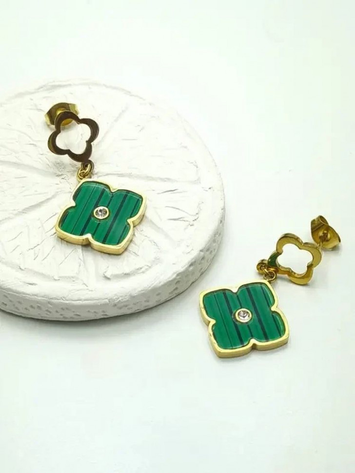 Длинные серьги-подвески с зеленым клевером в стиле четырехлистника J10215CJJ Длинные серьги-подвески с зеленым клевером в стиле четырехлистника J10215CJJ