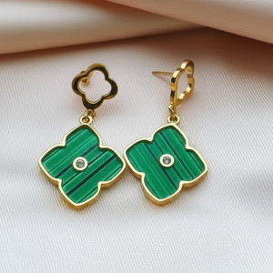 Длинные серьги-подвески с зеленым клевером в стиле четырехлистника J10215CJJ Длинные серьги-подвески с зеленым клевером в стиле четырехлистника J10215CJJ