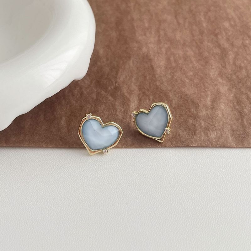 Минималистичные пусеты Голубые сердца в тонкой оправе CJG45142