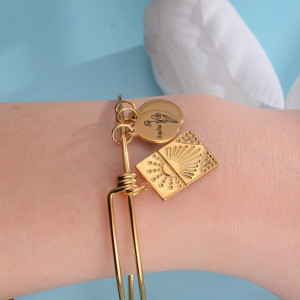 Браслет жесткий с подвесками-талисманами CJM09883 Браслет жесткий с подвесками-талисманами CJM09883