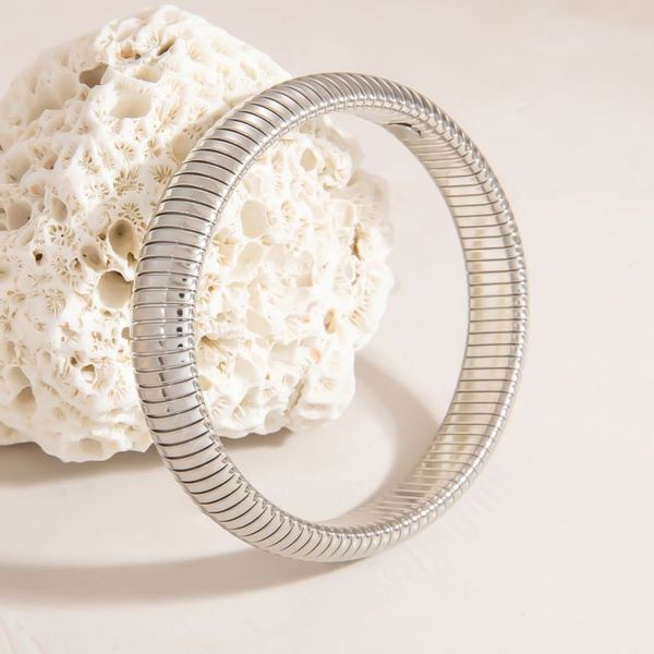 Браслет жесткий сетчатый в серебристом исполнении CJL45264