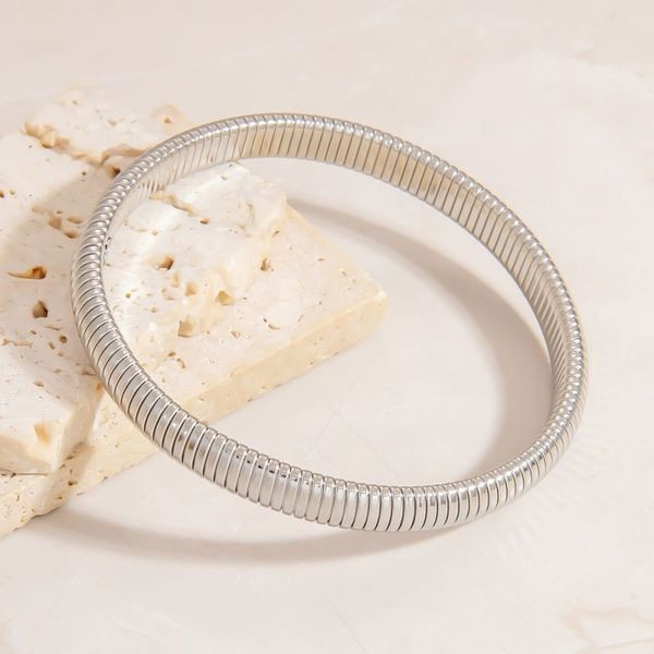 Браслет жесткий сетчатый в серебристом исполнении CJL45264