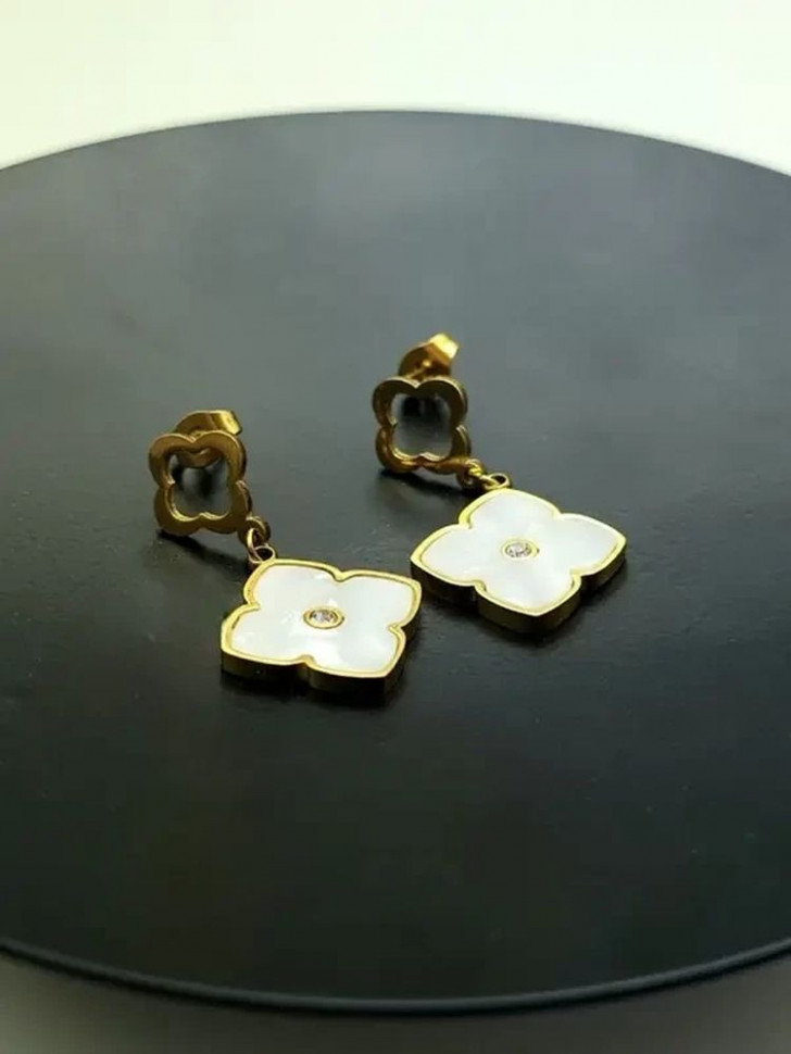 Серьги-гвоздики стальные с напылением золотом клевер J10225CJJ Серьги-гвоздики стальные с напылением золотом клевер J10225CJJ