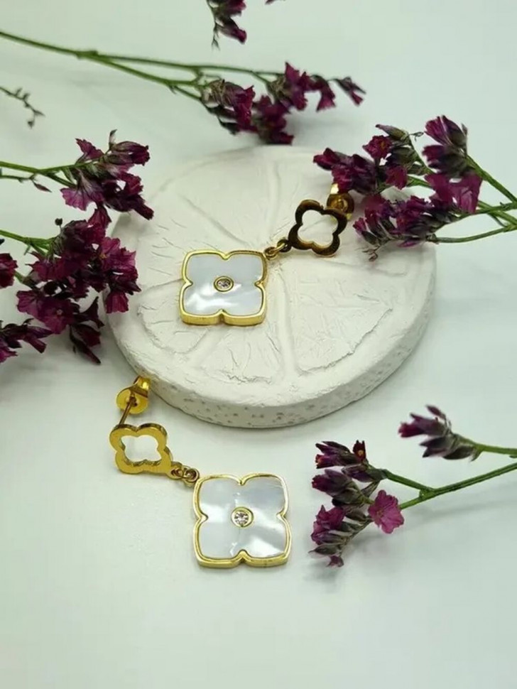 Серьги-гвоздики стальные с напылением золотом клевер J10225CJJ Серьги-гвоздики стальные с напылением золотом клевер J10225CJJ