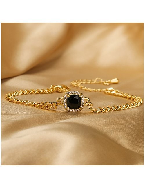 Браслет-цепь с черным агатом в золотистой оправе L76126