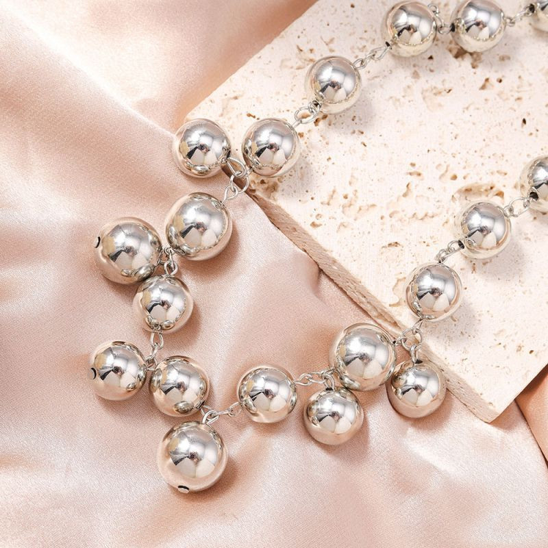 Колье-воротник из крупных серебристых металлических сфер CJL75824
