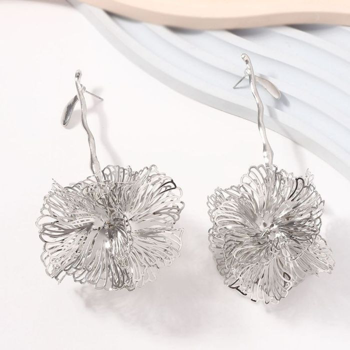 Длинные серьги-пусеты золотистые соцветия CJM83981