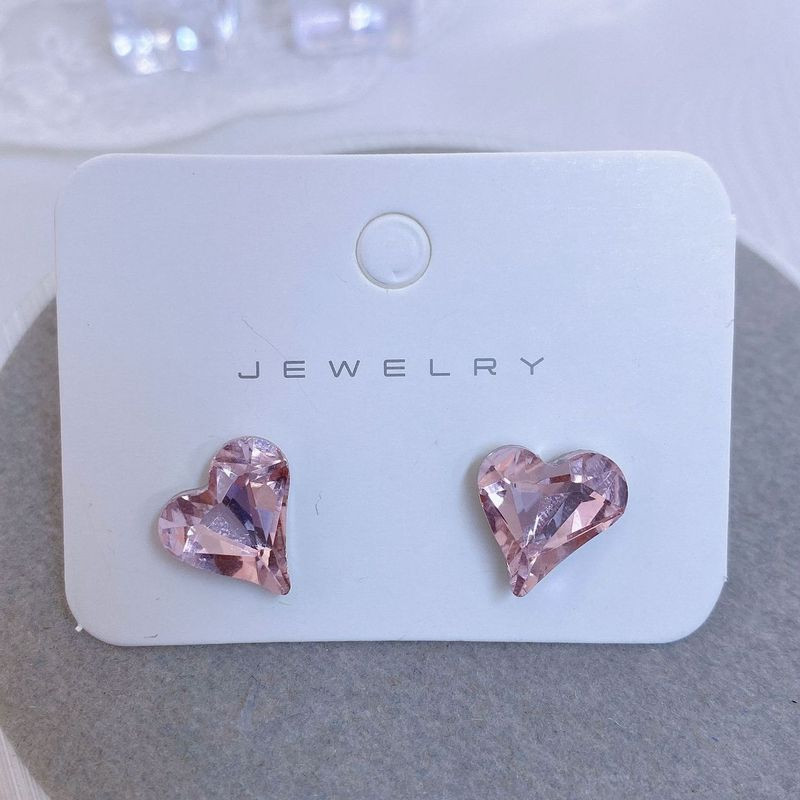 Нежные серьги-пусеты розовые сердца 1J11828CJJ Нежные серьги-пусеты розовые сердца 1J11828CJJ