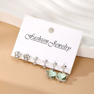 Комплект нежных серебристых серег пусет с кристаллами и подвесками бабочками CJDB0930 Комплект нежных серебристых серег пусет с кристаллами и подвесками бабочками CJDB0930