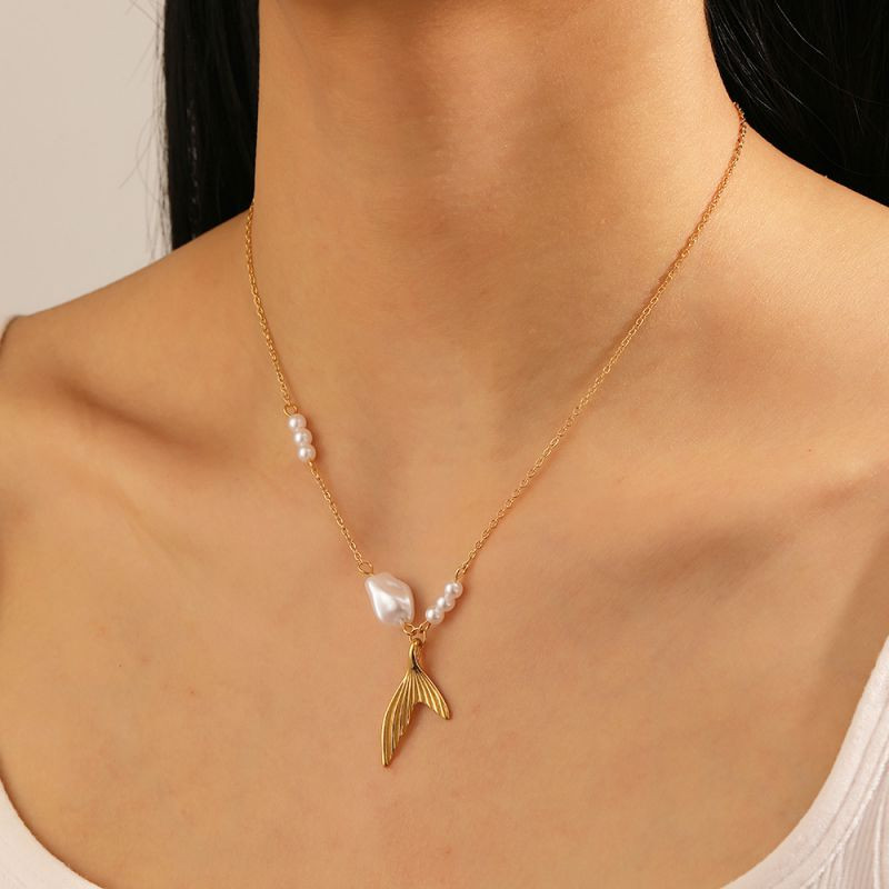 Цепочка с подвеской в форме хвоста кита и барочным жемчугом CJR62701