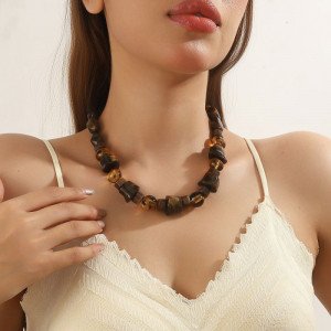 Текстурное колье из темных натуральных камней CJR57076