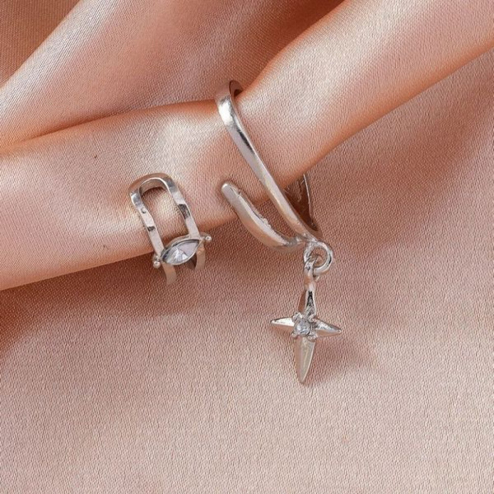 Набор фактурных серебристых каффов с подвеской в форме четырехконечной звезды CJH74960