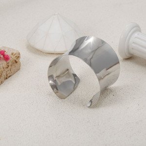 Браслет жесткий широкий кафф с зеркальной поверхностью CJK81841