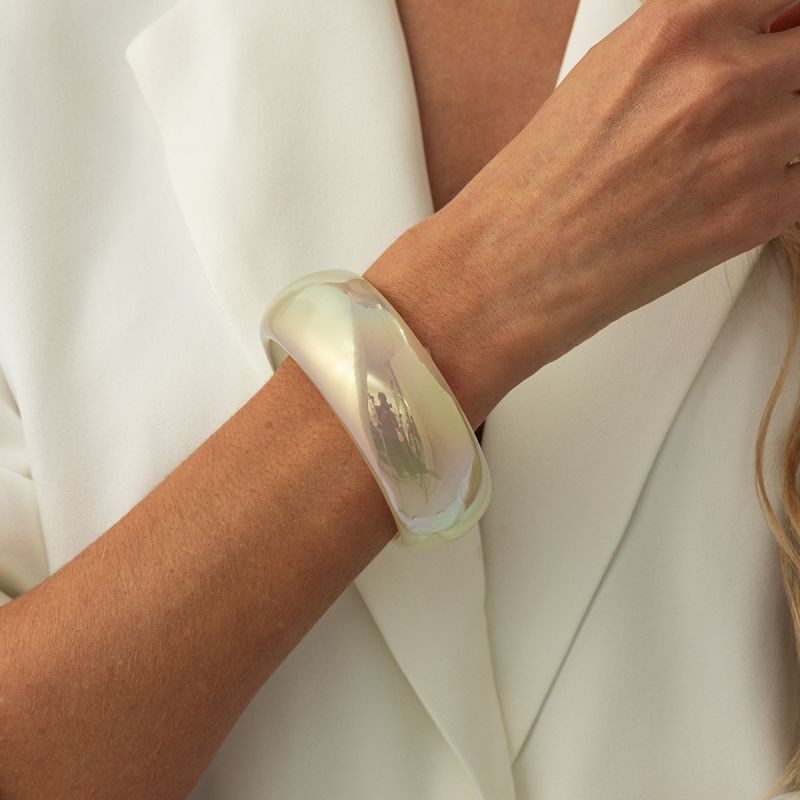 Жесткий браслет CJT03692