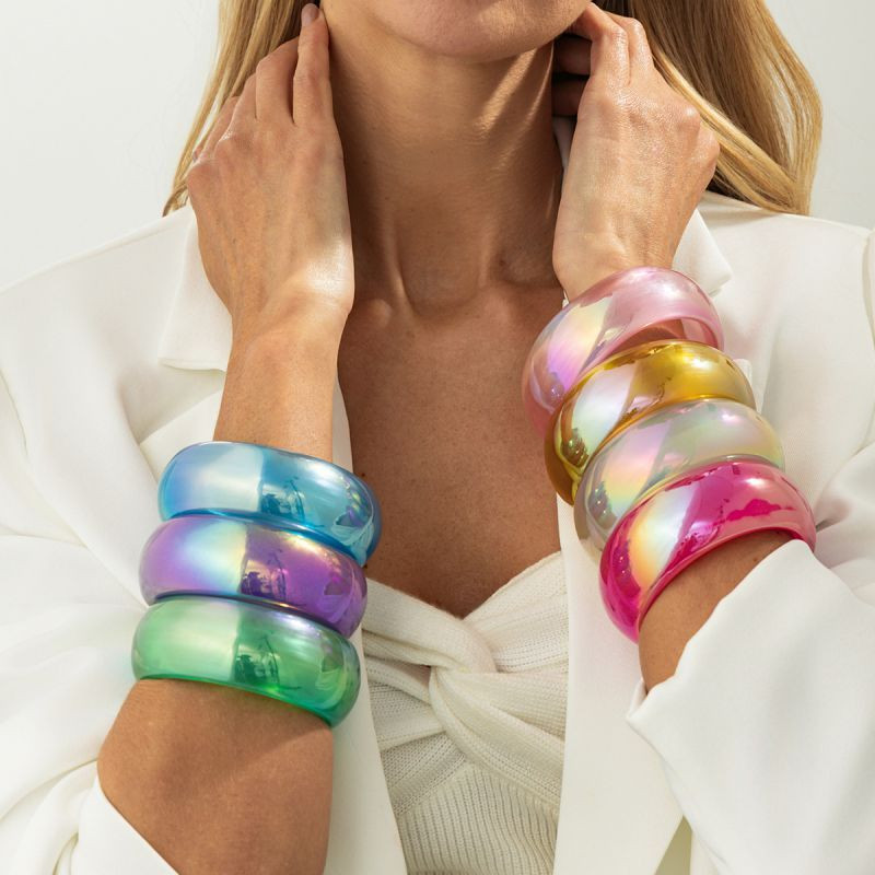 Жесткий браслет CJT03692