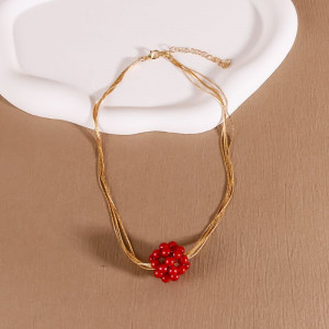 Золотистое колье из тонких цепей с красным шаром CJH43917