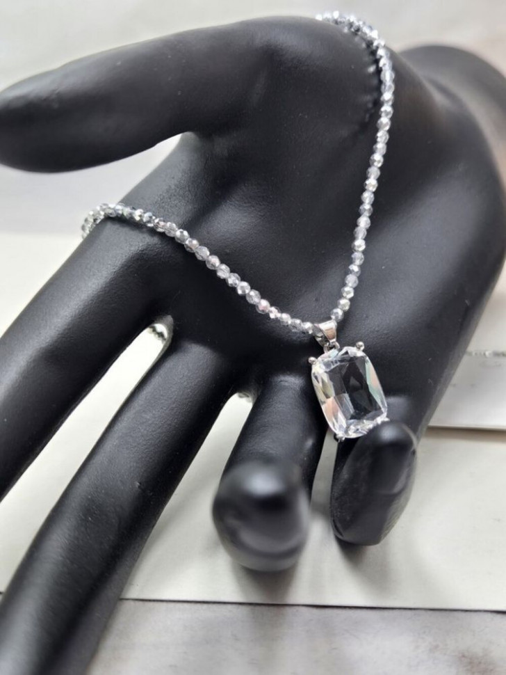 Лаконичные бусы из бисера с прозрачным кулоном J10727CJJ Лаконичные бусы из бисера с прозрачным кулоном J10727CJJ