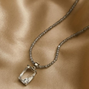 Лаконичные бусы из бисера с прозрачным кулоном J10727CJJ Лаконичные бусы из бисера с прозрачным кулоном J10727CJJ