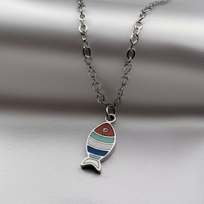 Цепочка с подвеской в форме рыбки с полосками из эмали J10569CJJ