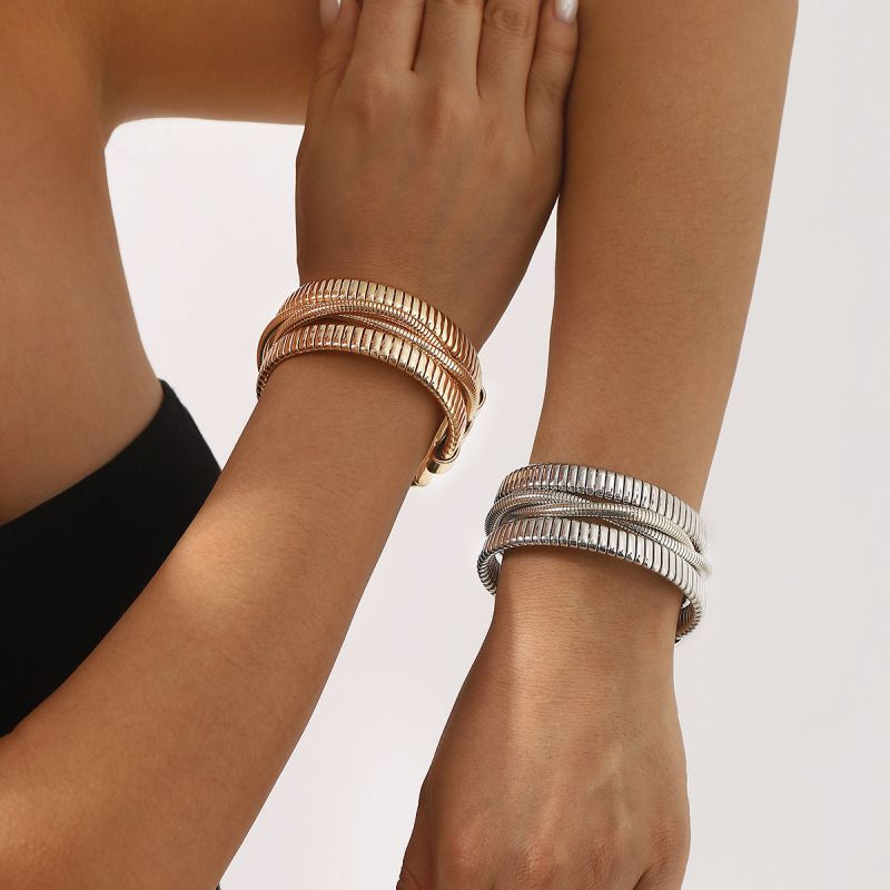 Браслет жесткий многоярусный из тонких переплетенных колец CJN35072