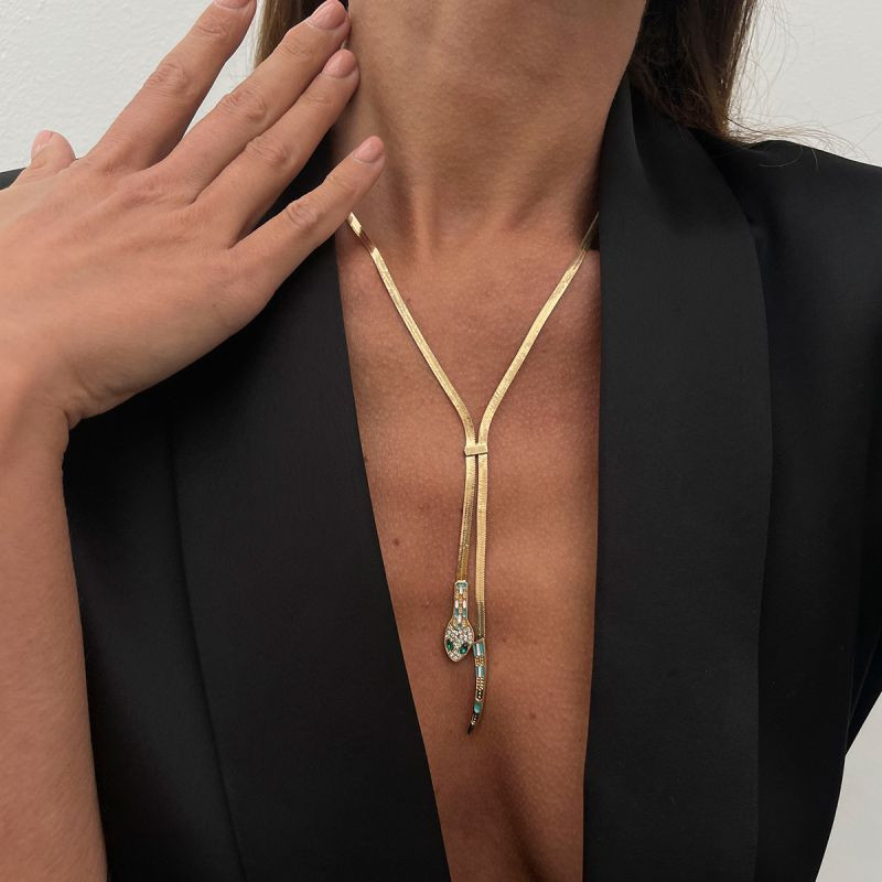 Серебристое колье-галстук в форме гибкой змеи со стразами CJL23043