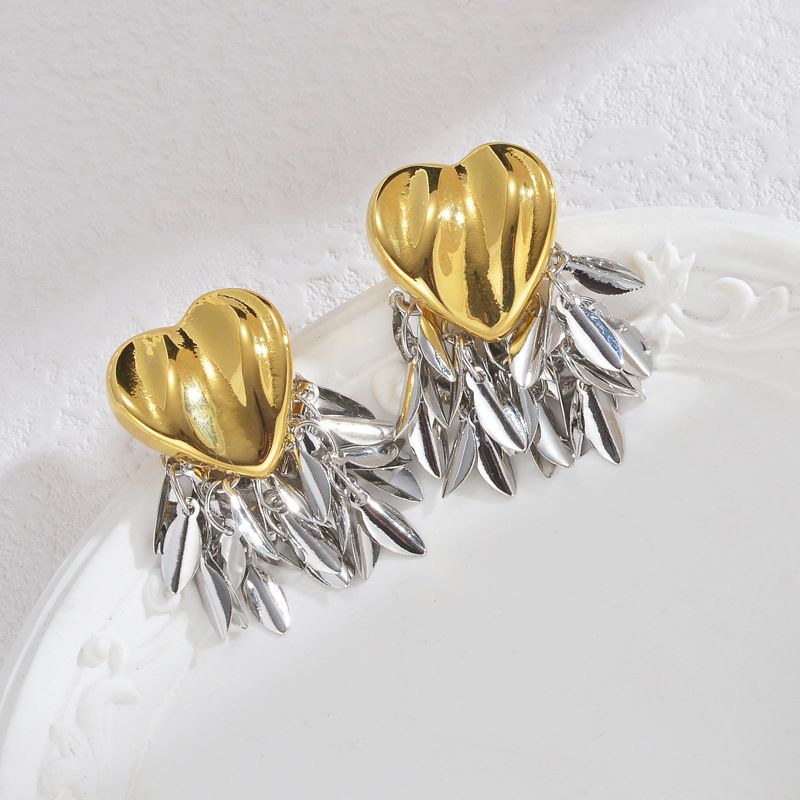 Серьги-пусеты Сердца с серебристым каскадом игл CJJ35115